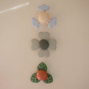 Mushie siurbtukinis suktukas (Suction Spinner Toy) – Lucky