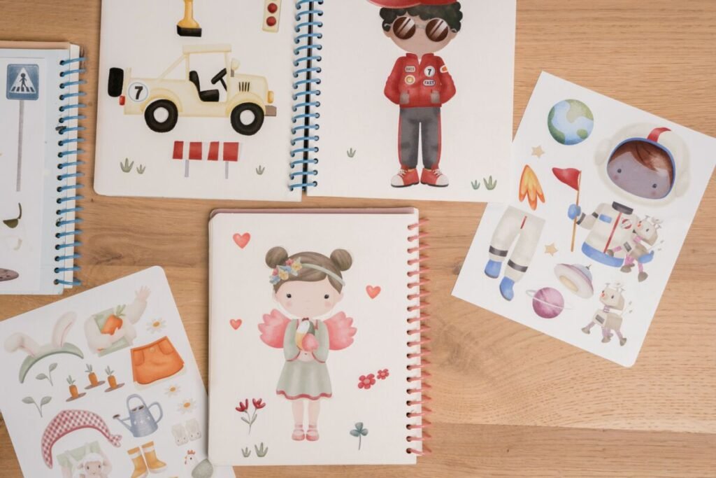 Little Dutch „Dress me up“ knygelė „Rosa & Friends“